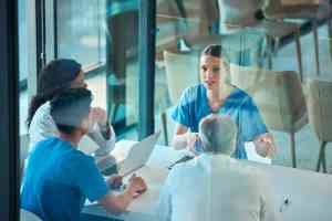 © Oostendorp/peopleimages.com - stock.adobe.com Ärzte bei Meeting