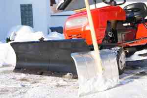 © PhotographyByMK - Fotolia.com Schnee räumen