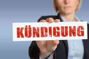 © ferkelraggae - Fotolia.com Kündigungsschild