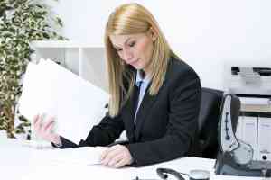 © digitalefotografien - Fotolia.com Büroangestellte