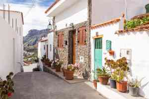 © Leslie-Fotografics - Fotolia.com Gasse in Spanien
