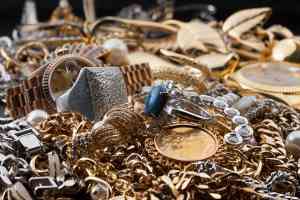 © sakura - Fotolia.com Schmuck