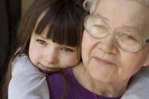 © Marzanna Syncerz - Fotolia.com Ältere Dame mit Kind