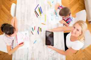© Spectral-Design - Fotolia.com Frau mit Kinder