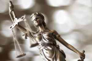 © sebra - Fotolia.com Statue Justizia