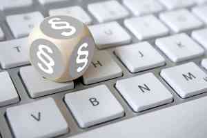 © MH - Fotolia.com Würfel auf Tastatur