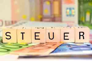 © Sabine Naumann - Fotolia.com Steuer-Würfel