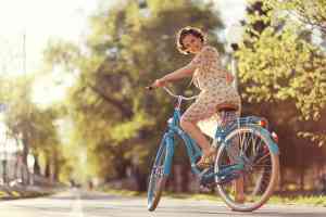 Frau auf Fahrrad