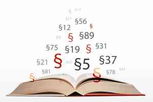 © eccolo - Fotolia.com Buch mit Paragraphen