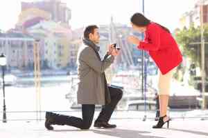 © Antonioguillem - Fotolia.com Heiratsantrag