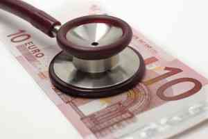Stetoskop auf Geldschein
