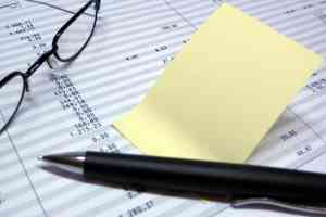 © Manfred Ament - Fotolia.com Stift liegt auf Auswertung